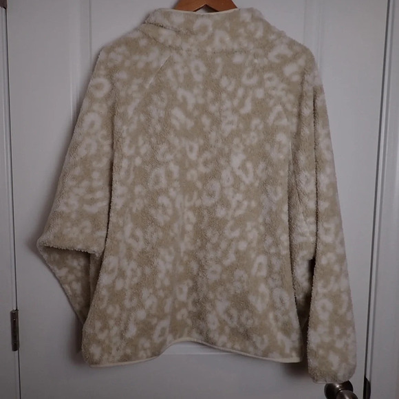 All in Motion Women's Sherpa Cropped Jacket - Beige and white leopard size XXL - Picture 3 of 10
